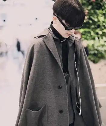 男士长斗篷外套怎么搭配