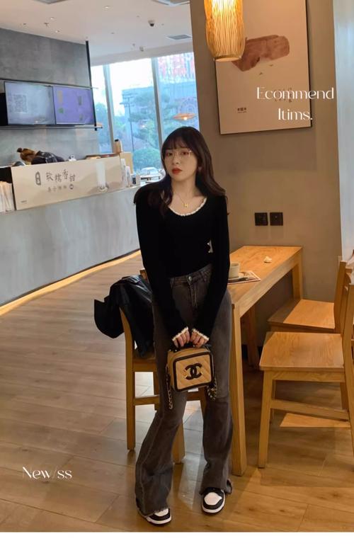 毛衣领太低怎么搭配衣服