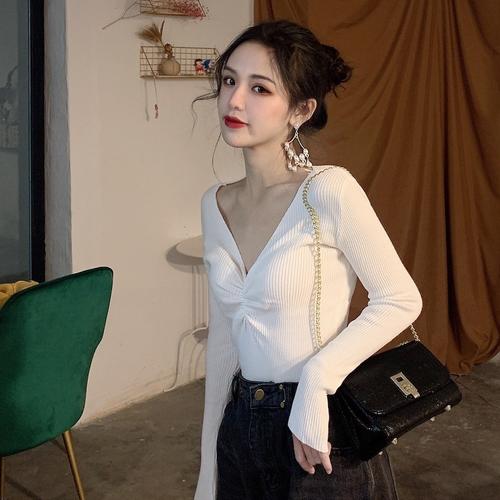 毛衣领太低怎么搭配衣服