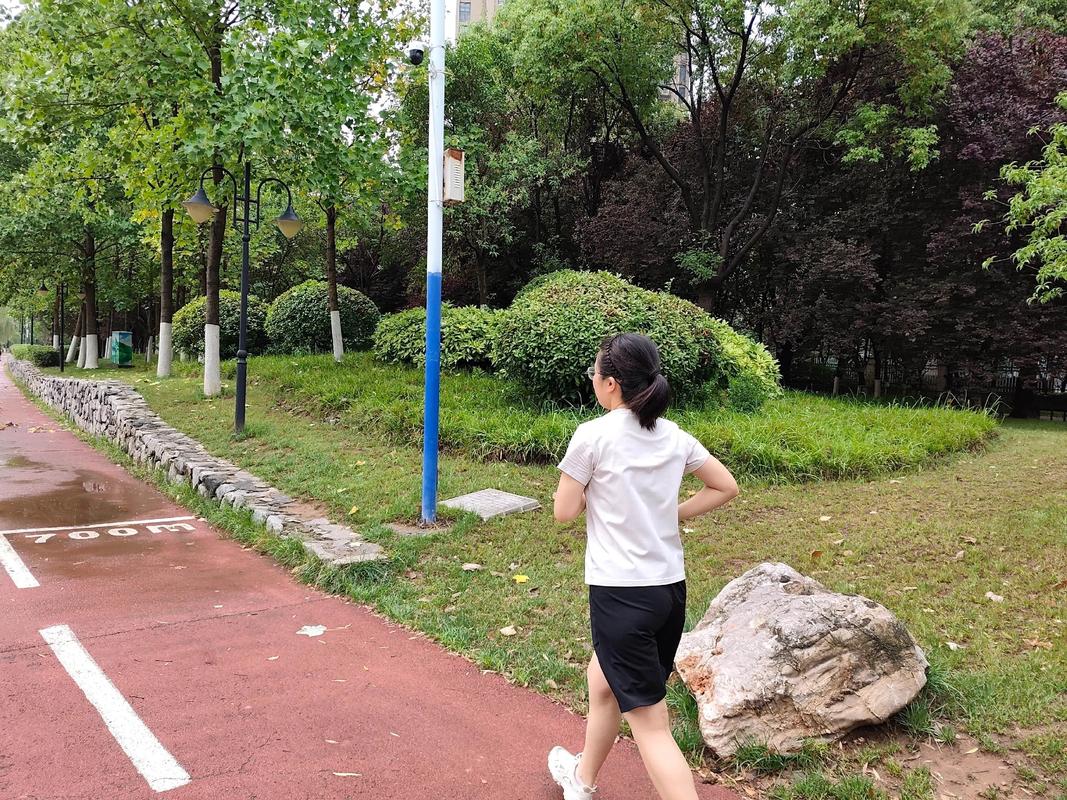 跑步减肥适合什么衣服