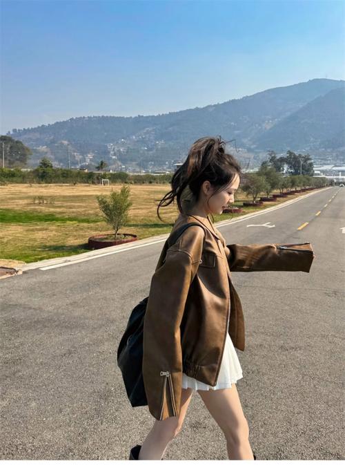 皮衣一般怎么搭配穿女