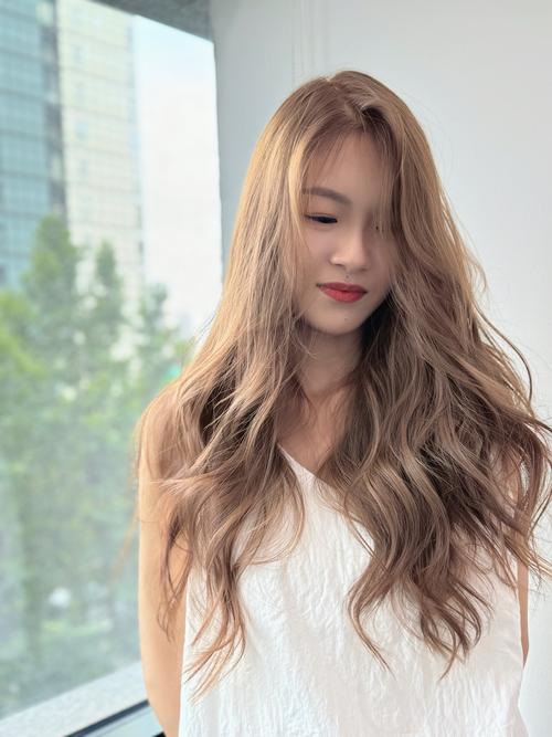 亚麻色适合什么肤色