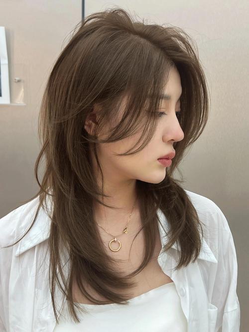 亚麻色适合什么肤色