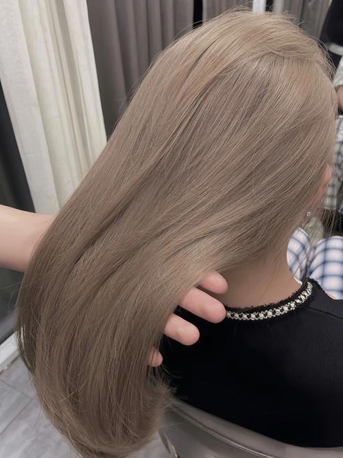 亚麻色适合什么肤色