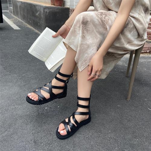 高帮凉鞋怎么搭配