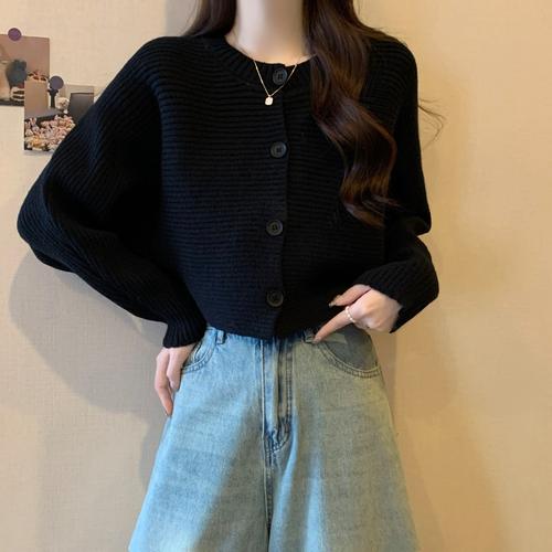 短款毛衣怎么搭配衣服好看