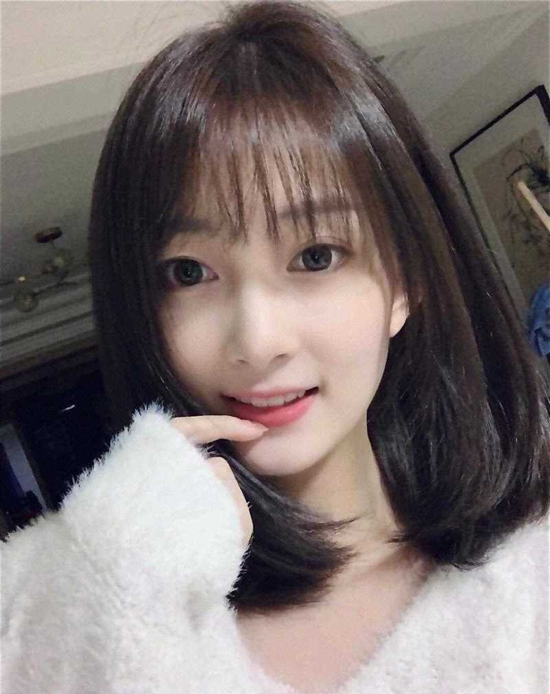 额头宽适合什么发型女