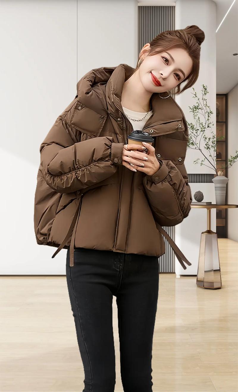 白色宽松羽绒服怎么搭配图片