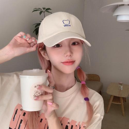 白帽子怎么搭配衣服好看