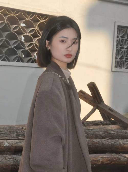 正方形脸适合什么发型