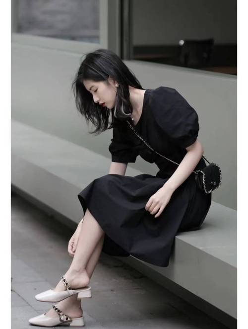 鞋子黑色怎么搭配图片