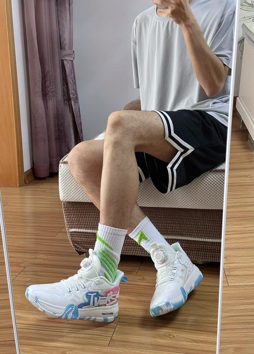 男生板鞋配什么袜子