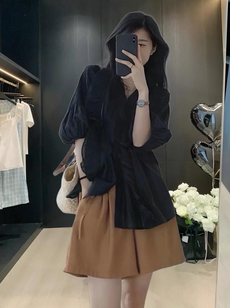 女士冬季黑色短裤怎么搭配