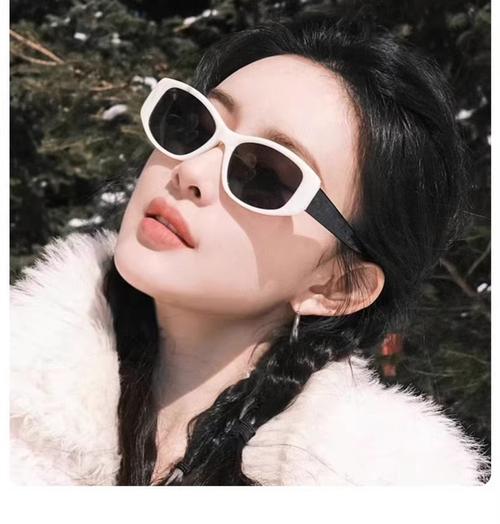 大圆脸适合什么墨镜