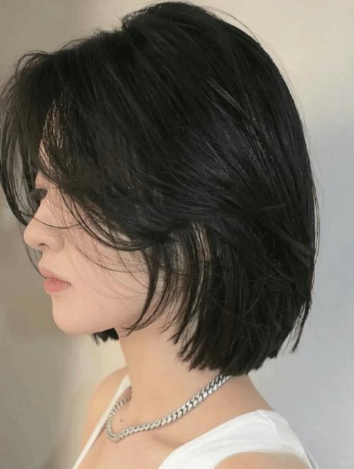 额骨宽适合什么发型