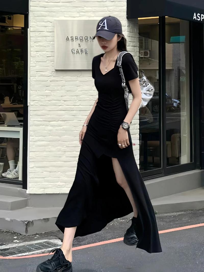 女人穿黑色的衣服怎么搭配图片