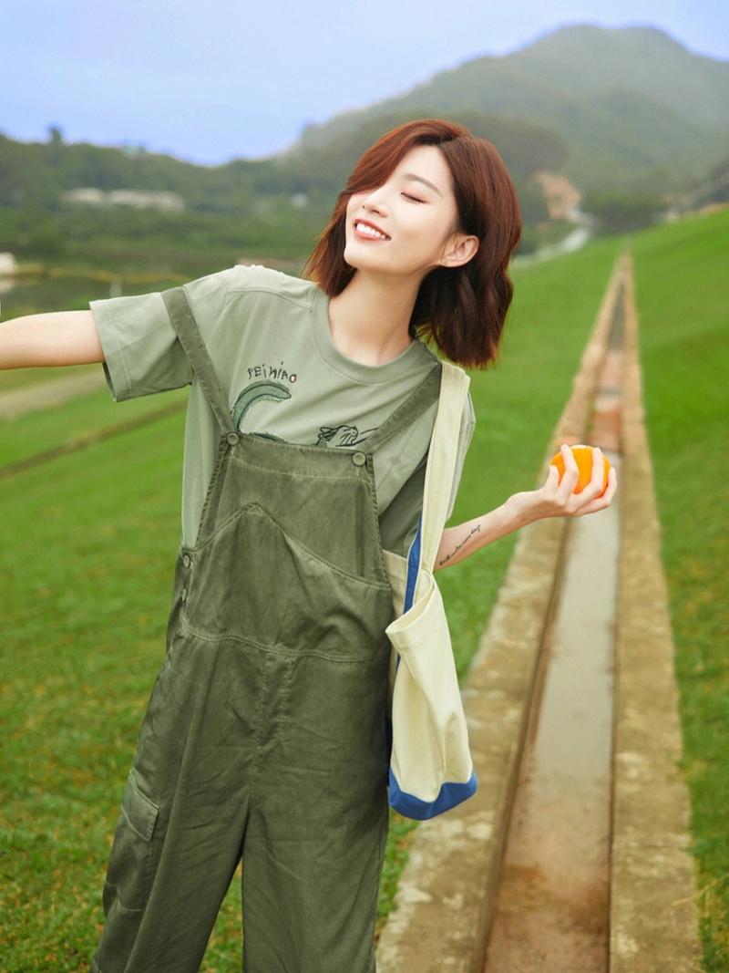 墨绿色裤子 鞋子怎么搭配衣服好看图片