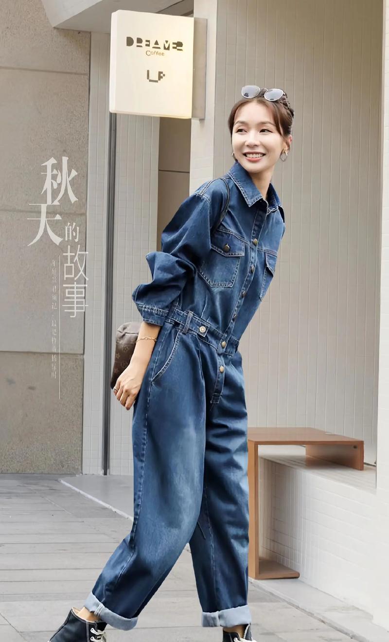 连衣牛仔裤怎么搭配什么外套好看