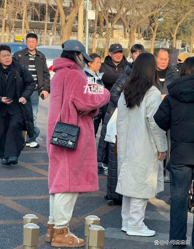 粉色的雪地靴怎么搭配衣服图片大全