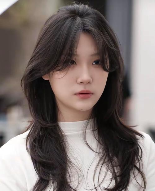 长脸的女生适合什么发型