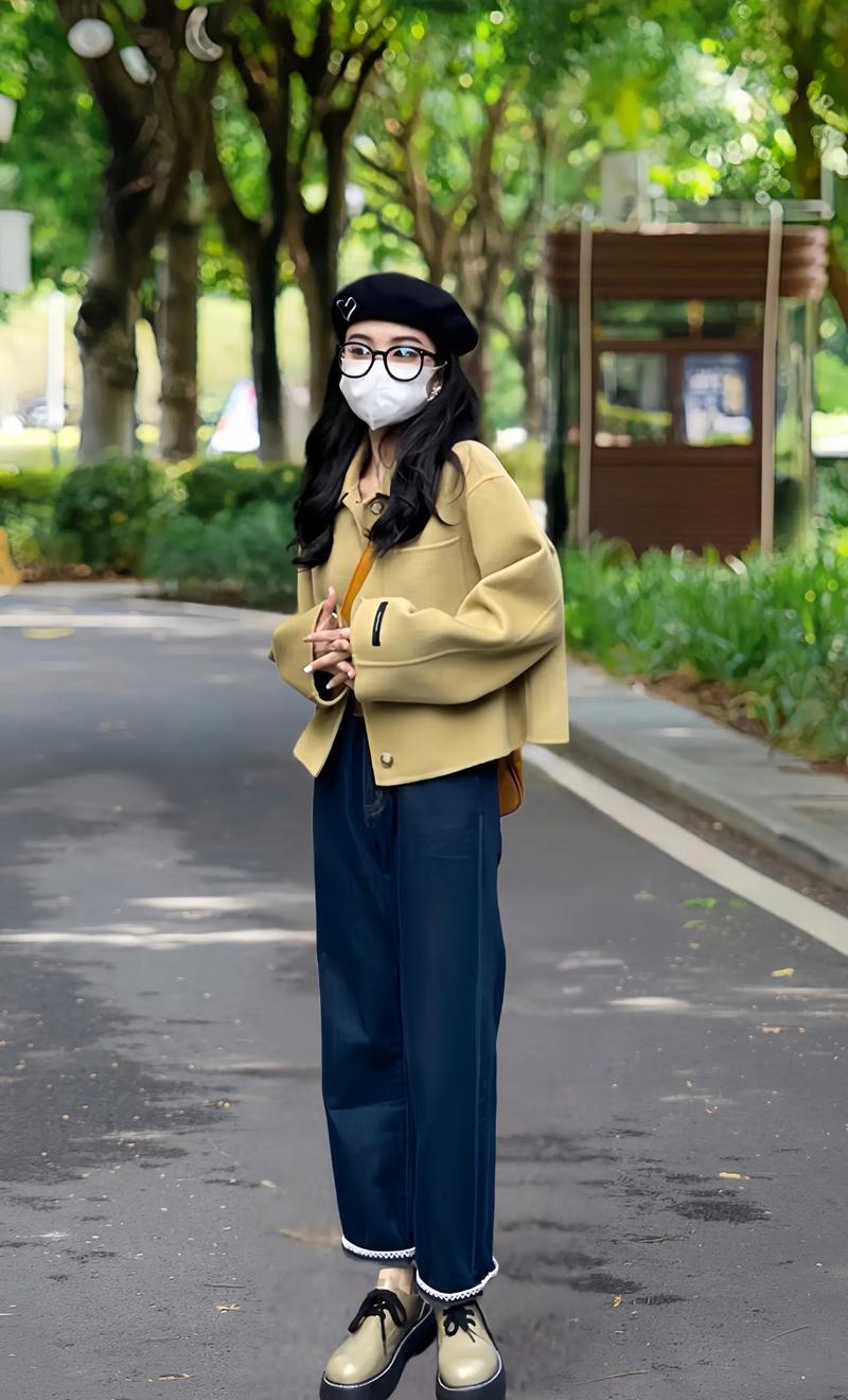短款女式大衣怎么搭配什么裤子好看