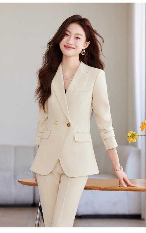 冬季西装女士怎么搭配衣服好看图片