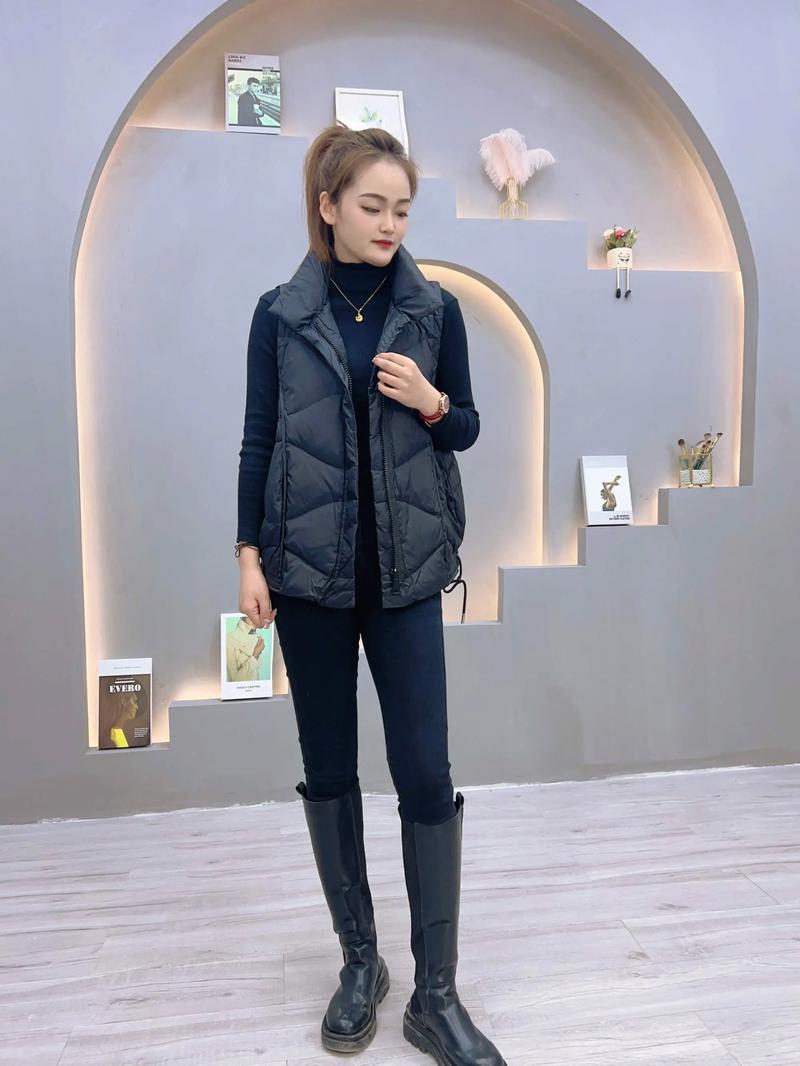 白色羽绒服马甲怎么搭配好看吗