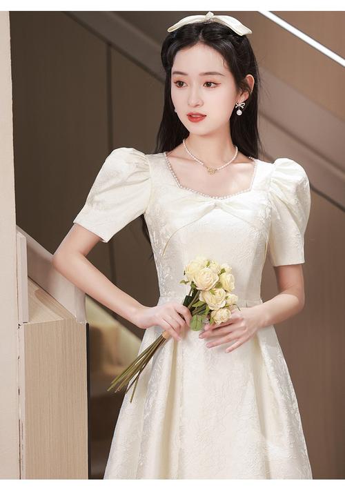 伴娘礼服配什么鞋子