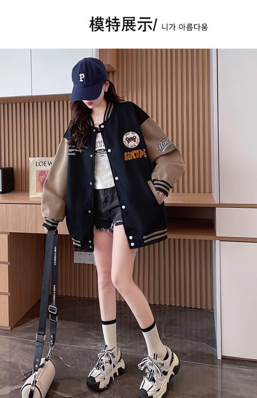 棒球衣女装外套怎么搭配什么裤子好看吗