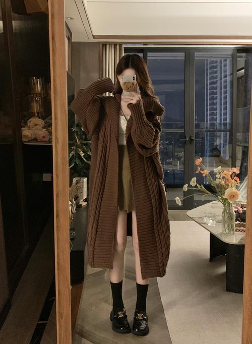 半长毛衣开衫怎么搭配