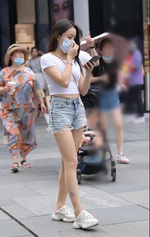 热裤配什么