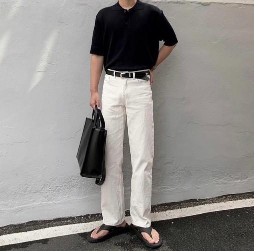 白色男的裤子怎么搭配