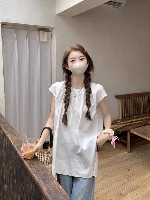 白色宽松无袖怎么搭配外套