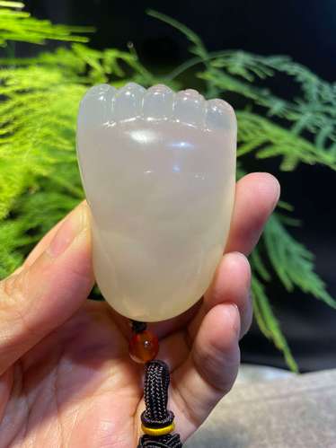 乳白色的玉是什么玉