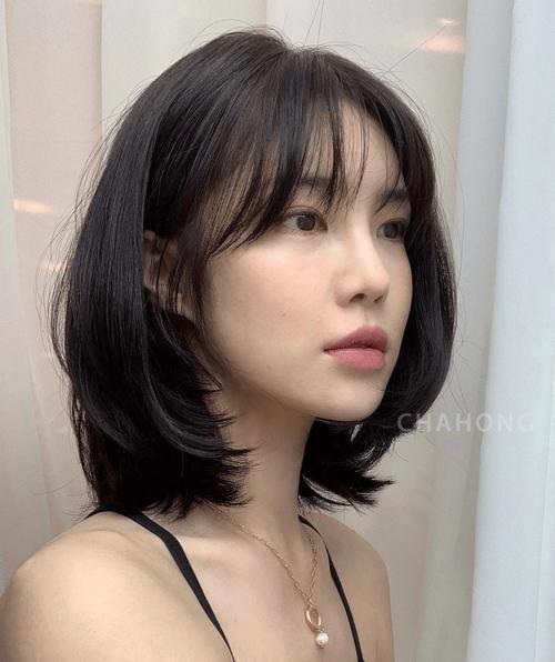 由字脸适合什么发型