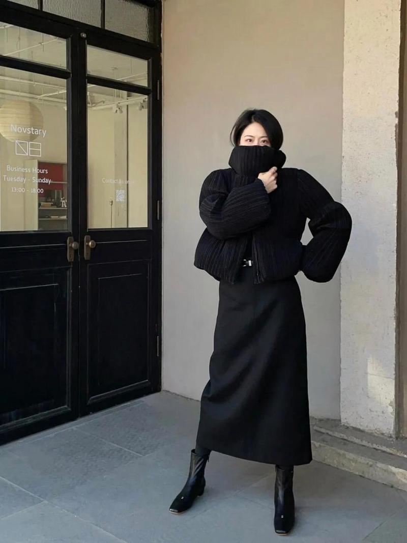 直筒黑色裙子怎么搭配图片