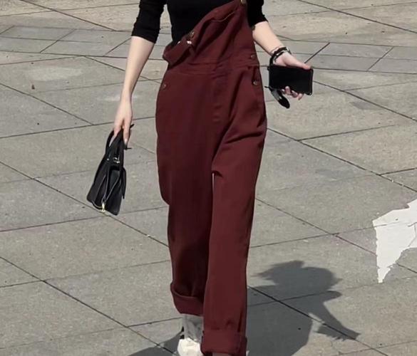 枣红色的裤子怎么搭配图片