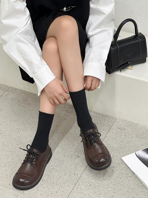 英伦女休闲皮鞋怎么搭配什么裤子好看