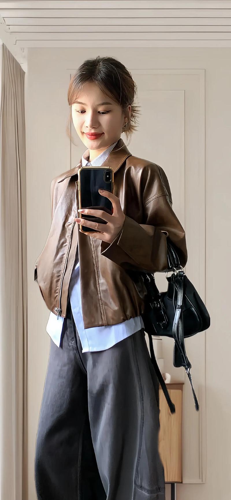 学生皮衣怎么搭配衣服