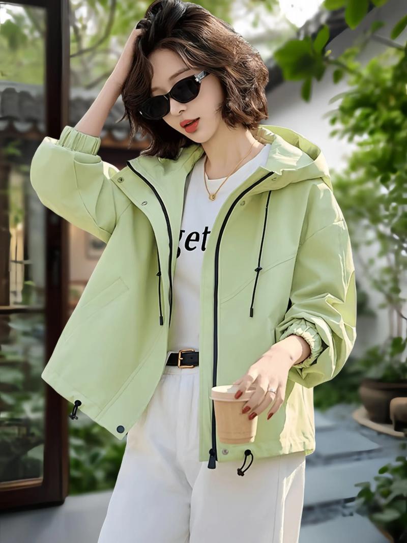 秋天女短款外套怎么搭配衣服图片欣赏