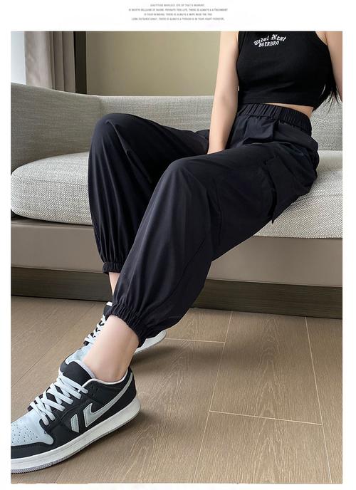 黑色工装裤搭配什么鞋子