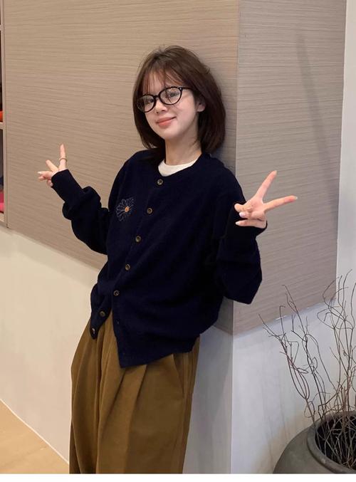 秋天开衫毛衣怎么搭配衣服好看