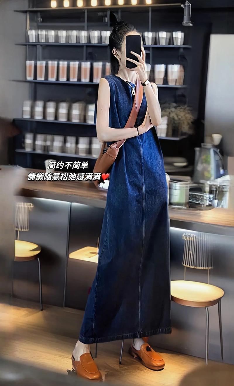 无袖连衣裙配什么外套