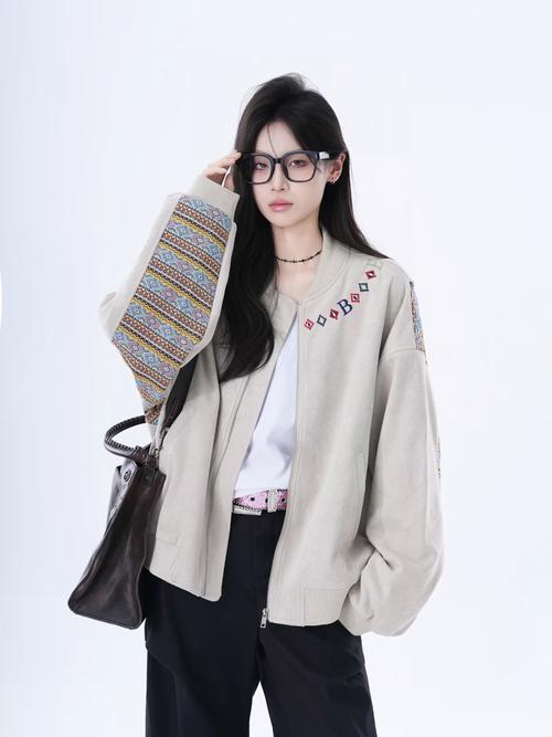 秋天的女外套怎么搭配衣服图片