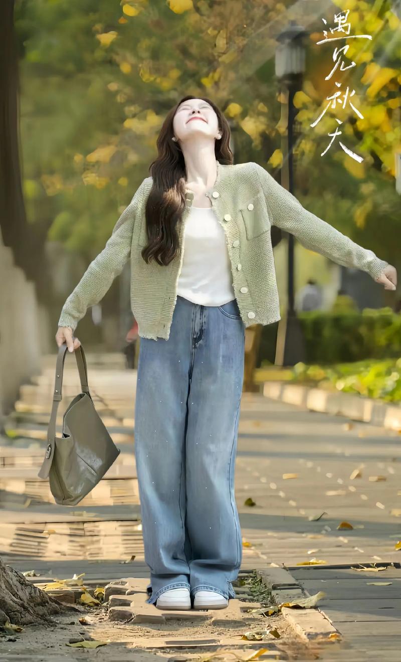 秋天的毛衣怎么搭配衣服图片