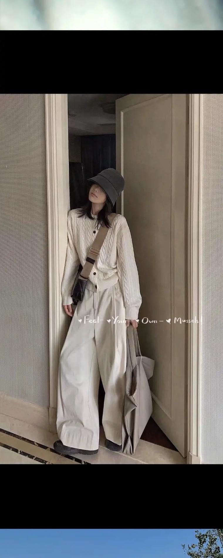 秋天的毛衣怎么搭配衣服