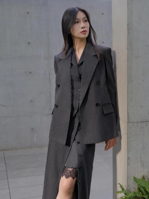 女生穿西服配什么鞋