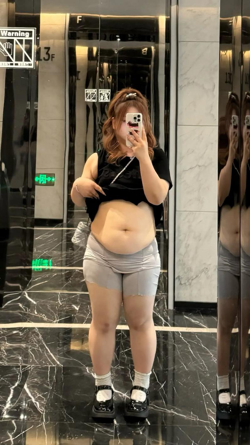 肚子大适合穿什么衣服