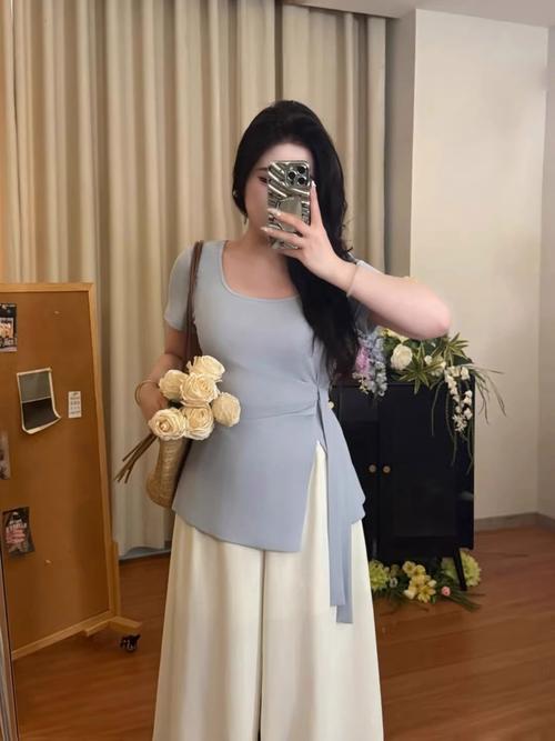 肚子大适合穿什么衣服
