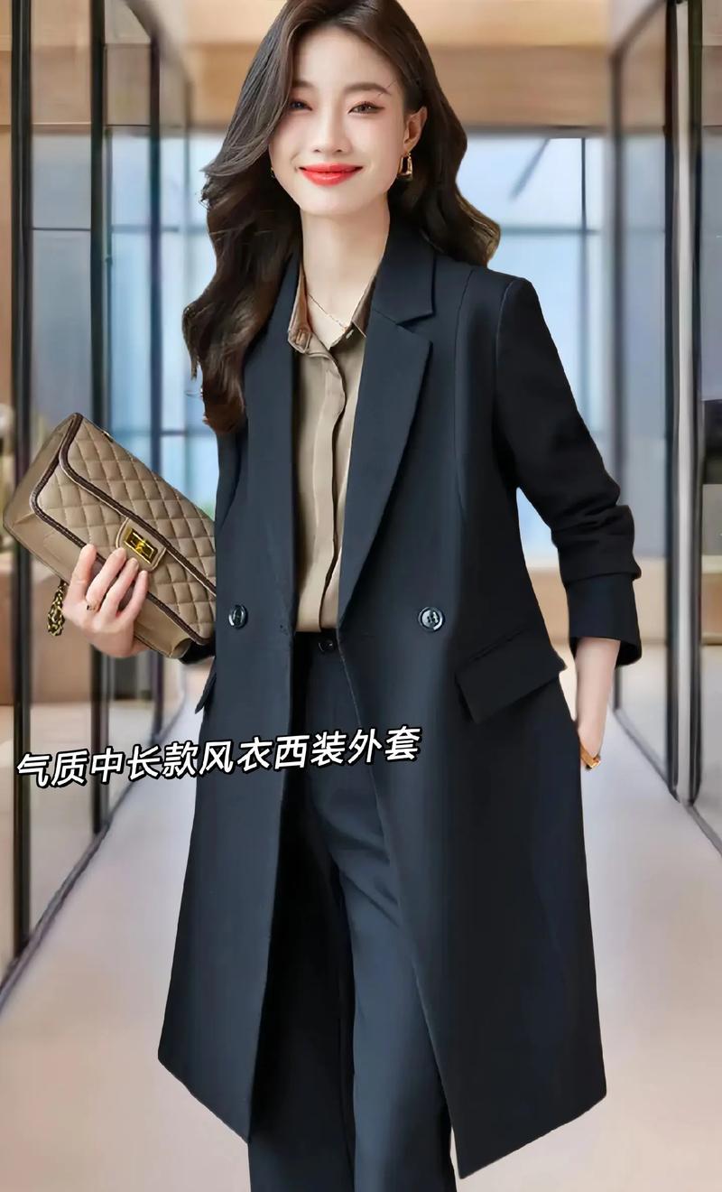 秋天长款风衣怎么搭配衣服
